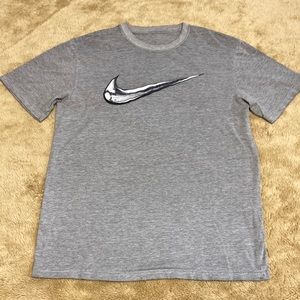 🔥NIKE Men’s Medium Short Sleeve Shirt Grey/BLK